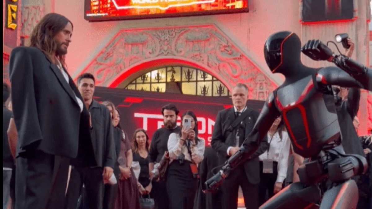 Σάλος με ρομπότ της Tesla: Πώς επίδειξη στο κόκκινο χαλί κατέληξε σε αγωγή για βίαιη δυσλειτουργία