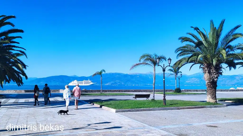 ο κρουαζιερόπλοιο silver muse στο λιμάνι του Ναυπλίου