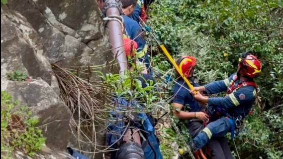 Σπάρτη: Νεαρός έπεσε σε χαράδρα 6 μέτρων στο Φαράγγι των Μύλων (video)