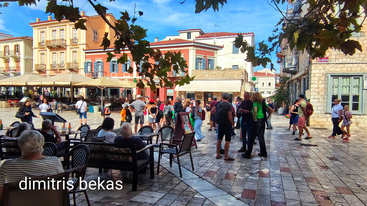 Οκτώβριος σαν Αύγουστος στο Ναύπλιο – «Τσουνάμι» τουριστών στην Παλιά Πόλη