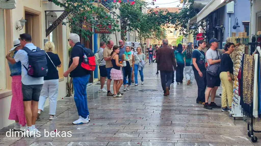 touristes nafplio krouaziera kosmas palia poli (3)