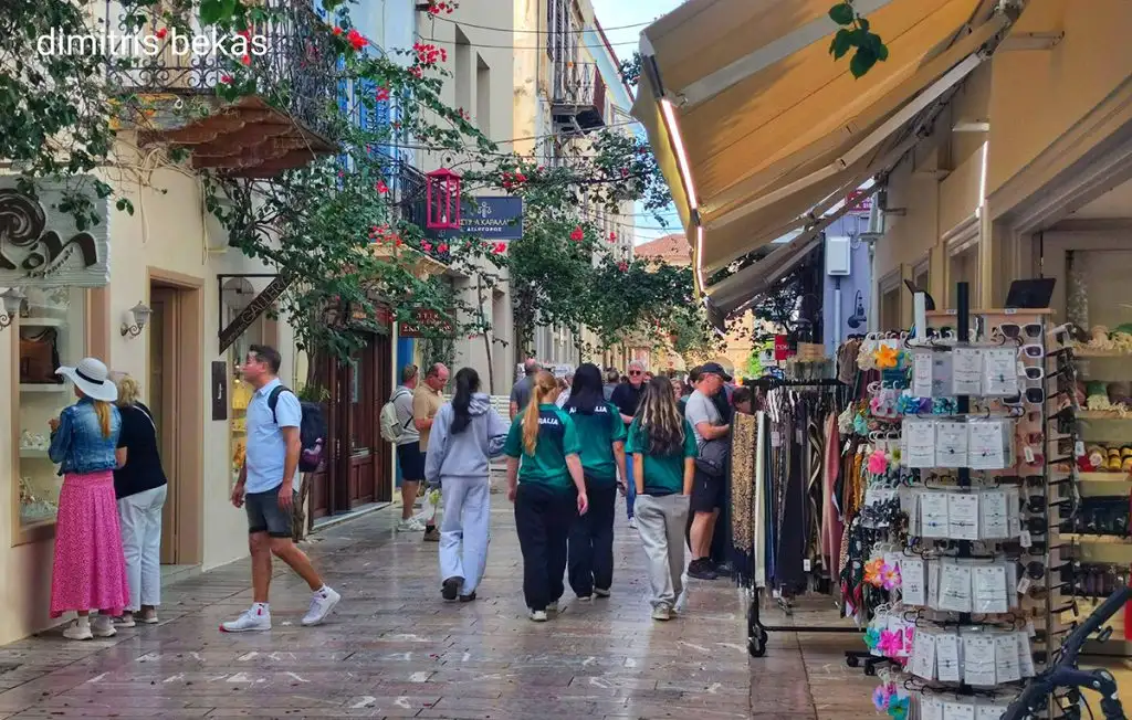 touristes nafplio krouaziera kosmas palia poli (3)