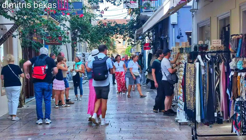 touristes nafplio krouaziera kosmas palia poli (4)
