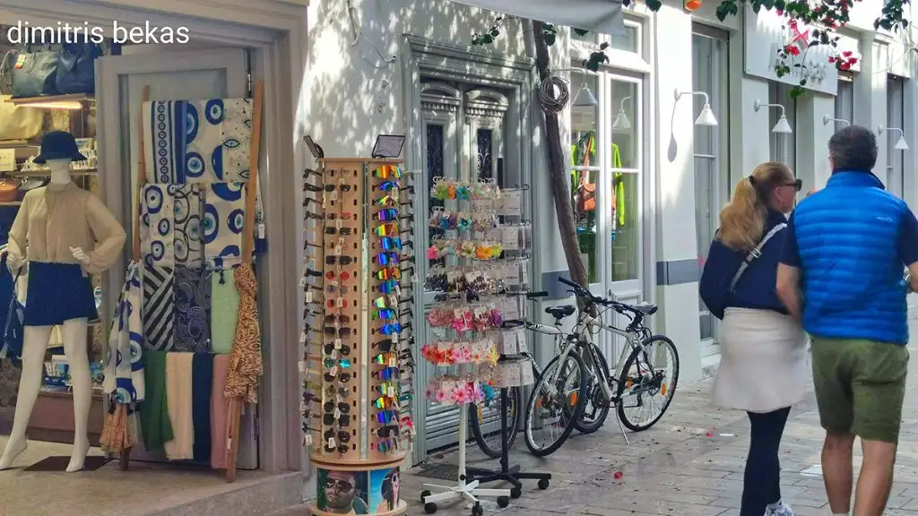 touristes nafplio krouaziera kosmas palia poli (5)