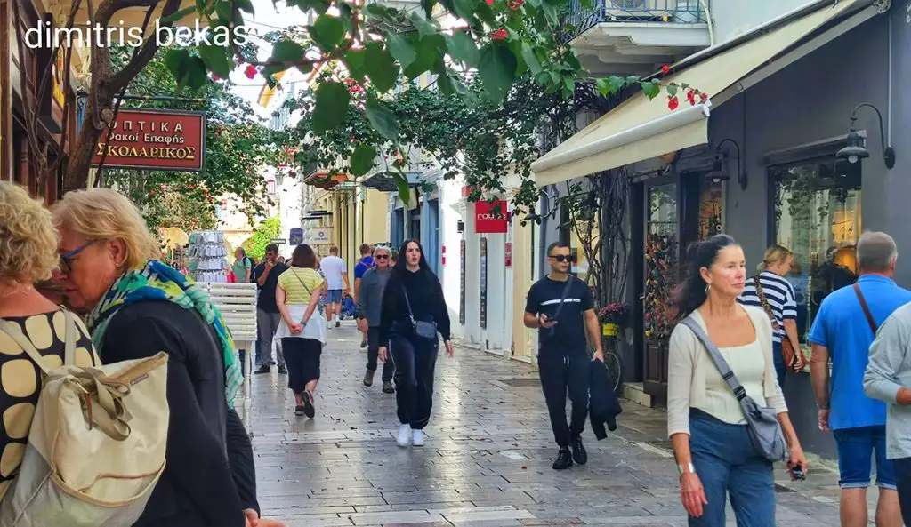 touristes nafplio krouaziera kosmas palia poli (6)