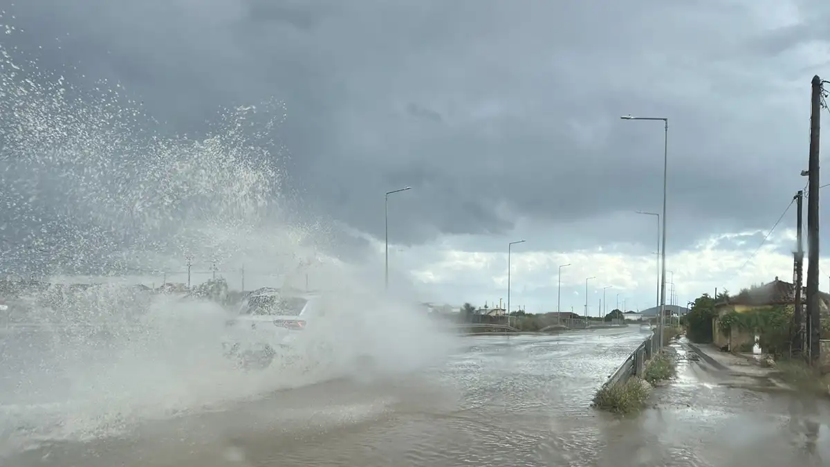 Αυτοκινητόδρομος ΜΟΡΕΑΣ: Ξαφνική πλημμύρα εγκλώβισε οδηγούς και έγκυο γυναίκα