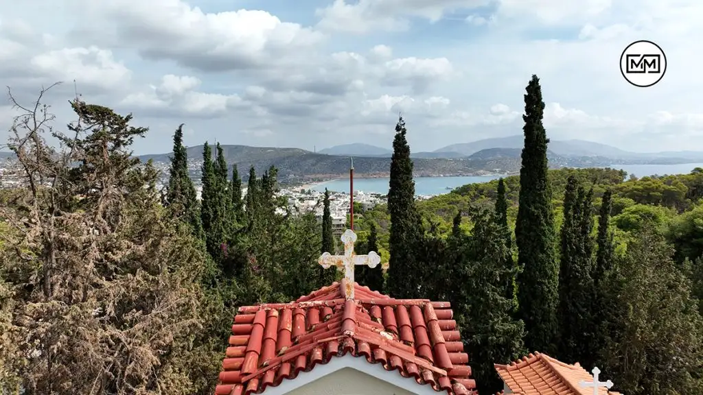 Υπολοχαγός Νατάσσα - Η εκκλησία στην Αττική όπου γυρίστηκε η διάσημη σκηνή με τα πολυβόλα