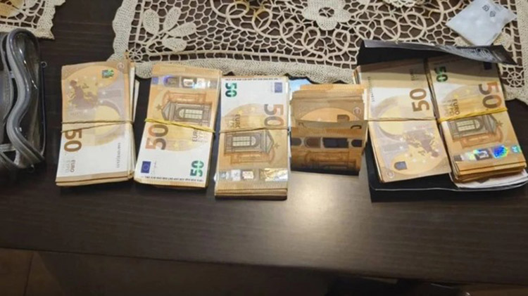 Φάμπρικα εξαπάτησης με πλαστές επιταγές και «βιτρίνα» το καζίνο Λουτρακίου