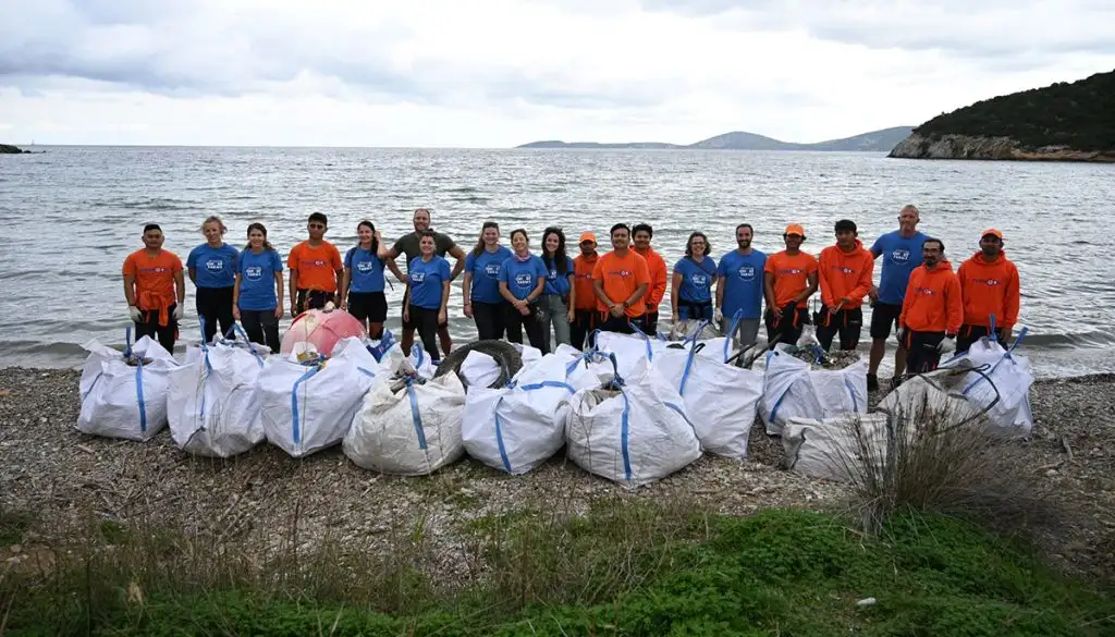 Μεγάλη επιχείρηση απομάκρυνσης εγκαταλελειμμένης ιχθυοκαλλιέργειας στα Μέθανα