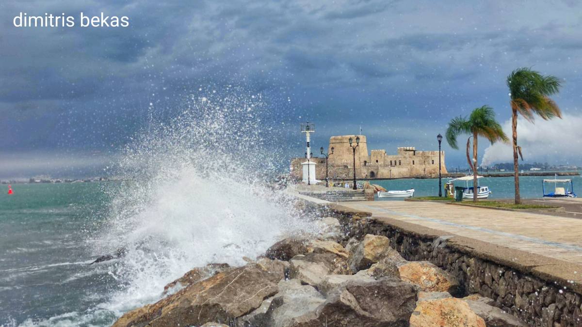 Ναύπλιο: Κυνηγώντας το 13ο κύμα – Θυελλώδεις άνεμοι από την κακοκαιρία “Αντέλ”