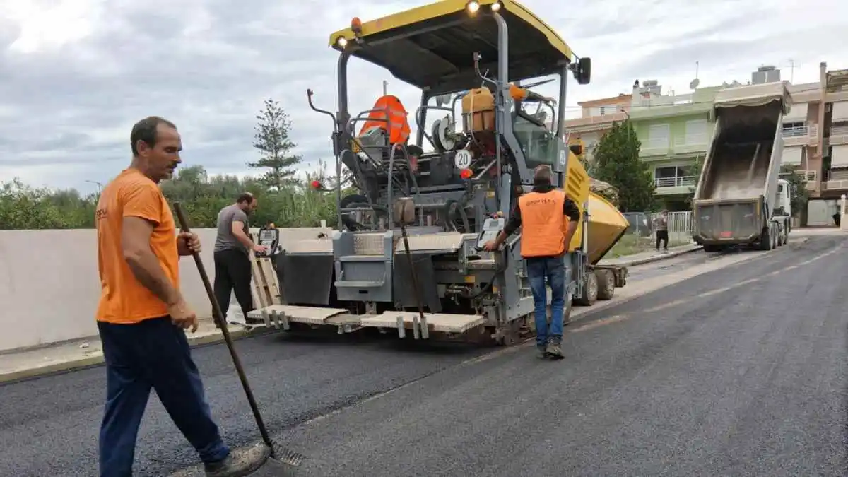 Εργασίες ασφαλτοστρώσεων σε οδούς της Καλαμάτας