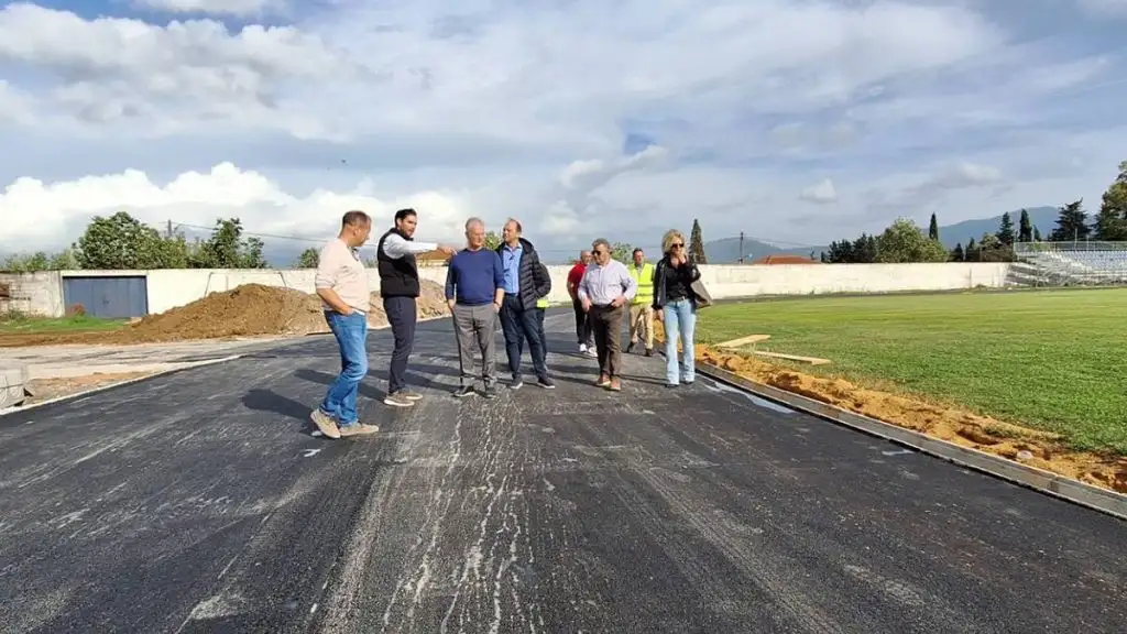 νέο ταρτάν στο Δημοτικό Στάδιο Μελιγαλά