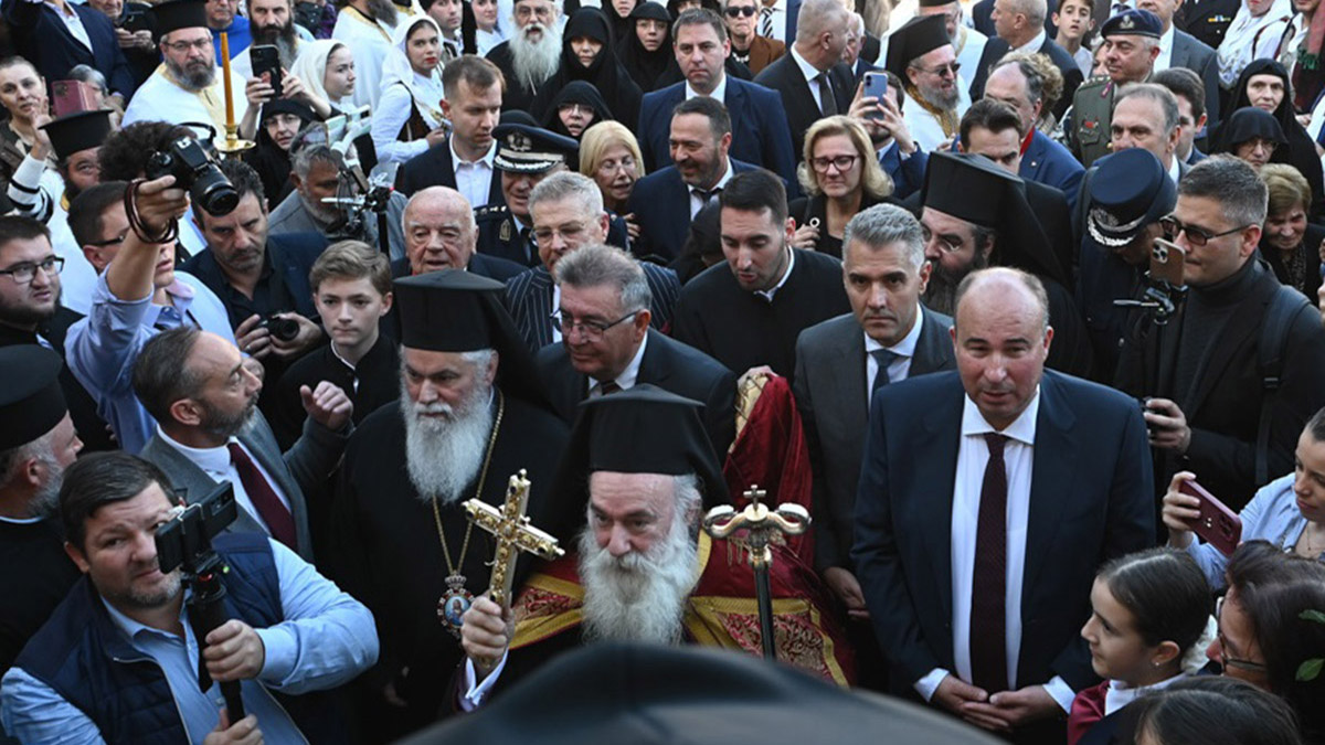 Η Κόρινθος υποδέχθηκε τον νέο μητροπολίτη της Παύλο με ισχυρούς συμβολισμούς