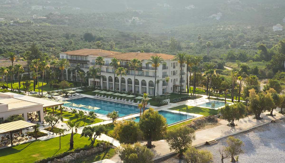 Τέσσερις νέες πισίνες για πολυτελές ξενοδοχείο στην Καλαμάτα