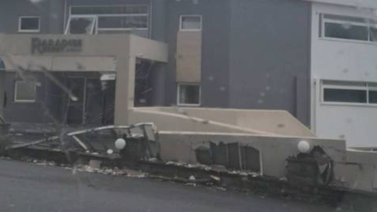 Κακοκαιρία “Αντέλ” στη Φοινικούντα: Ανεμοστρόβιλος σάρωσε την περιοχή αφήνοντας πίσω του μεγάλες καταστροφές