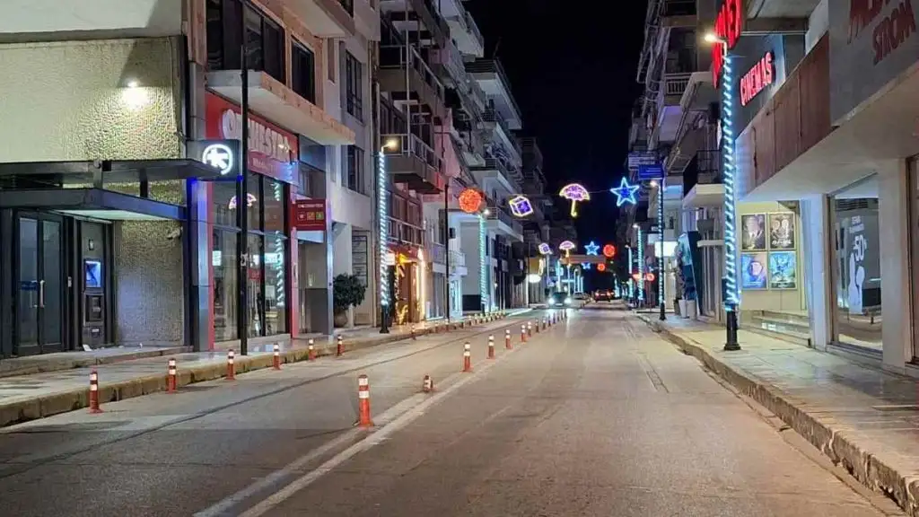 Κόρινθος στολισμένη Χριστουγεννιάτικα