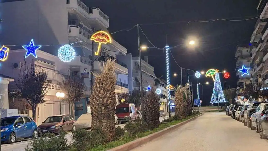 Κόρινθος στολισμένη Χριστουγεννιάτικα