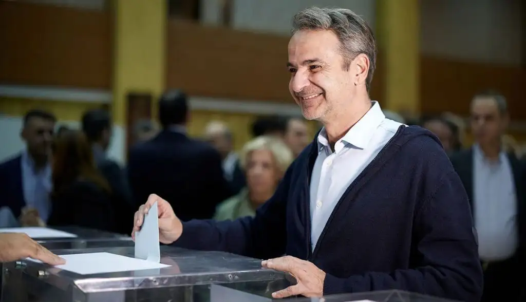 Εσωκομματικές εκλογές ΝΔ Κυριάκος Μητσοτάκης ψήφος κάλπη