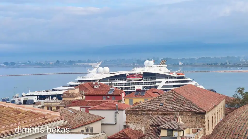 Το κρουαζιερόπλοιο le dumont d'urville στο Ναύπλιο