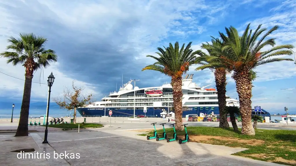 Το κρουαζιερόπλοιο le dumont d'urville στο Ναύπλιο