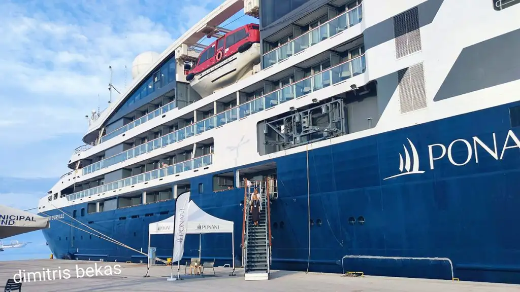 Το κρουαζιερόπλοιο le dumont d'urville στο Ναύπλιο