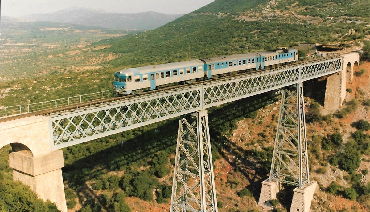 Για την κοσμογονία του καταστροφικού ποδηλατόδρομου