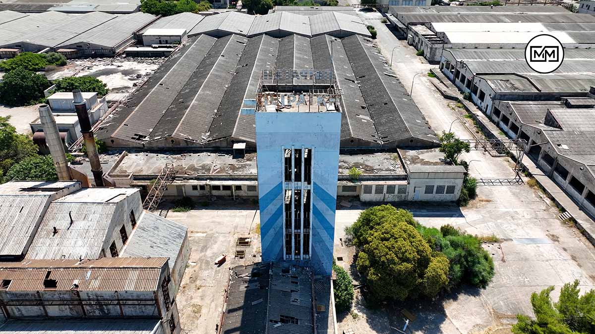 Πειραϊκή Πατραϊκή: Το εργοστάσιο – θρύλος που έντυσε μια ολόκληρη χώρα