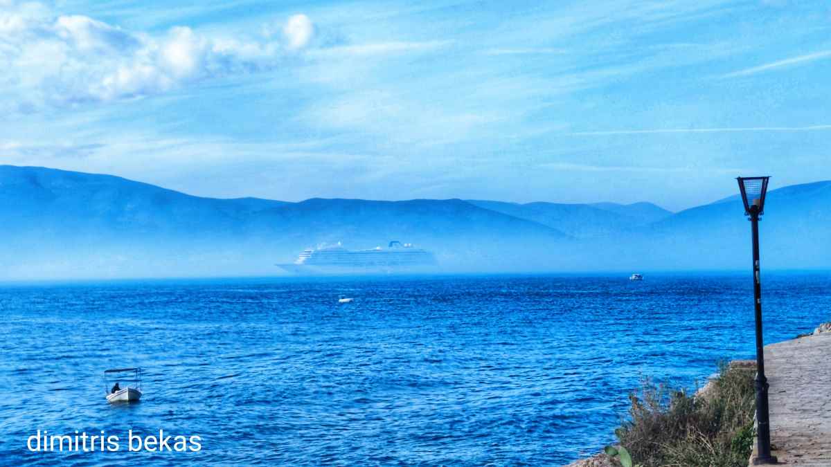 Το «Viking Star» κατέπλευσε στο Ναύπλιο σχεδόν «αιωρούμενο» πάνω από τη θάλασσα