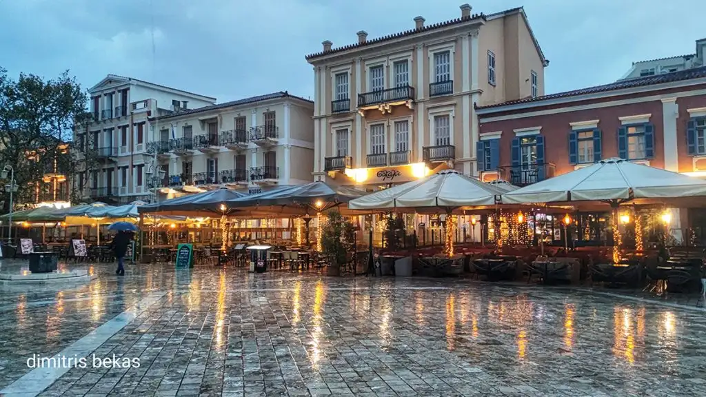 Βράδυ στο Ναύπλιο με βροχή