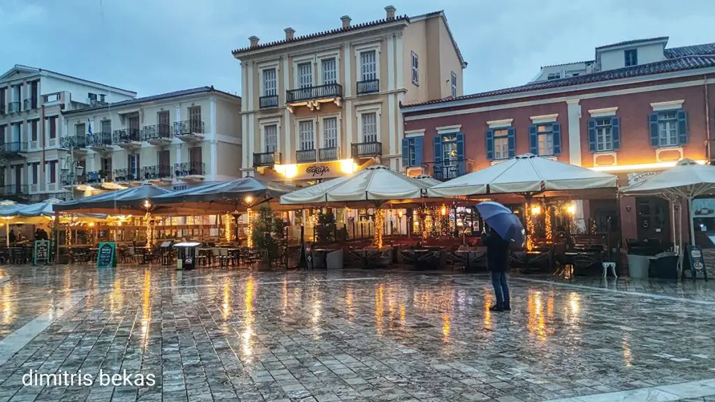 Βράδυ στο Ναύπλιο με βροχή