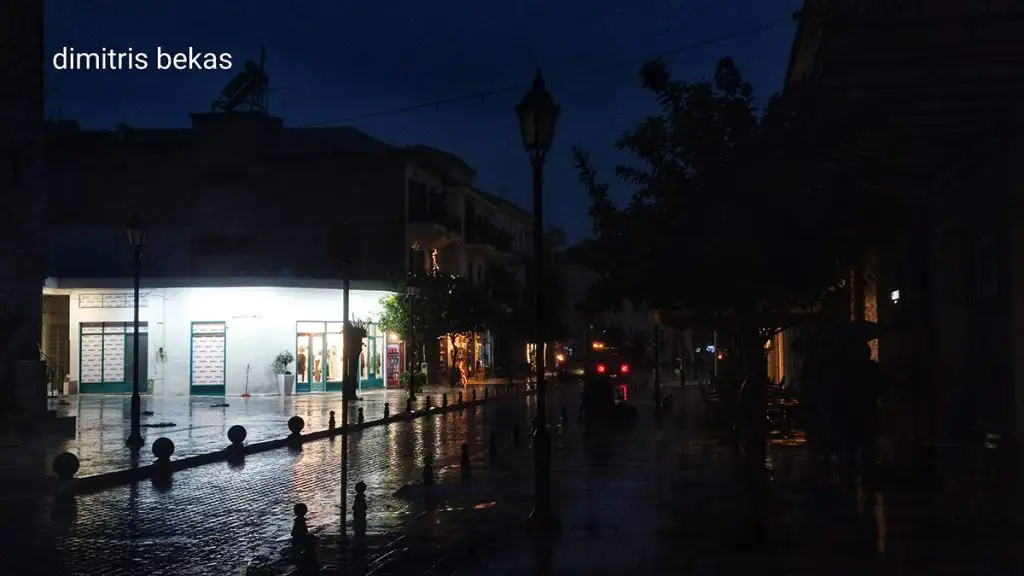 Βράδυ στο Ναύπλιο με βροχή
