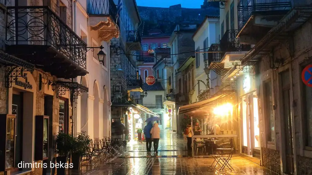 Βράδυ στο Ναύπλιο με βροχή