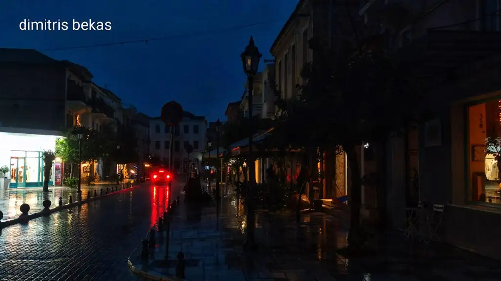 Βράδυ στο Ναύπλιο με βροχή