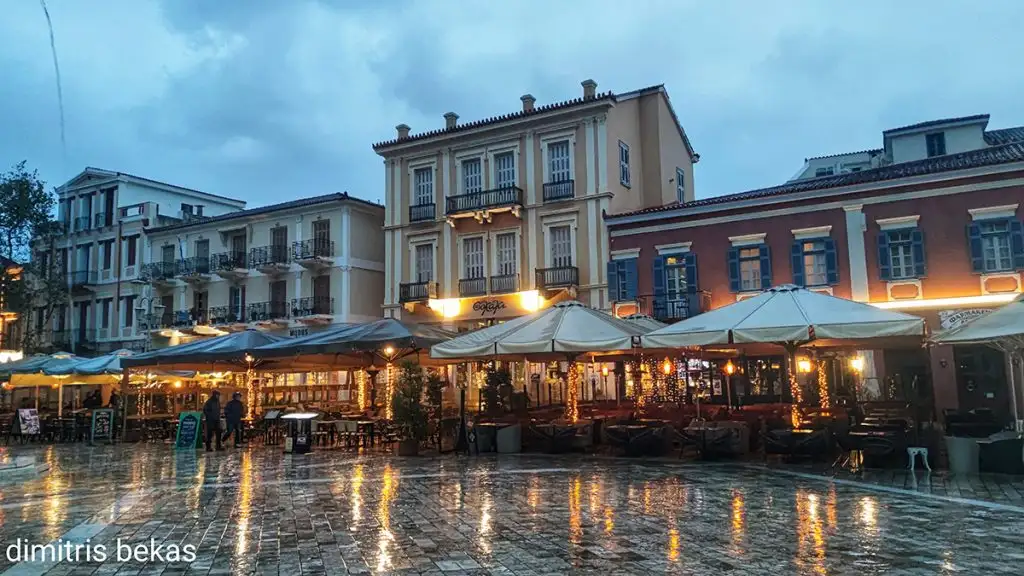 Βράδυ στο Ναύπλιο με βροχή