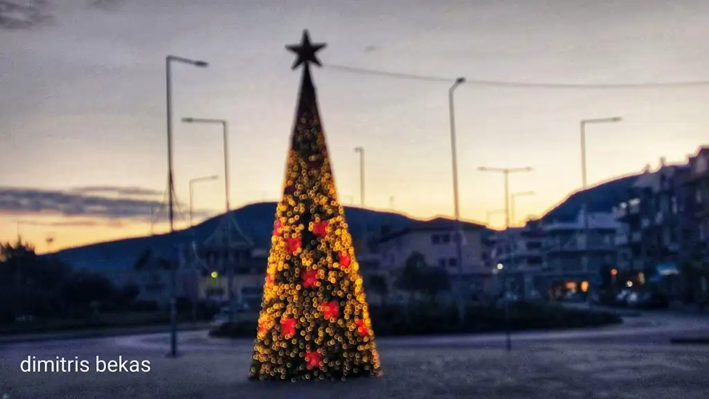 Χριστουγεννιάτικος στολισμός στο Ναύπλιο 2025