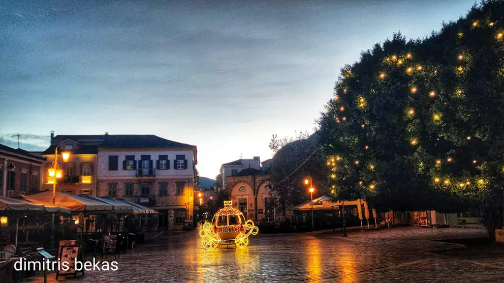 Χριστουγεννιάτικος στολισμός στο Ναύπλιο 2025
