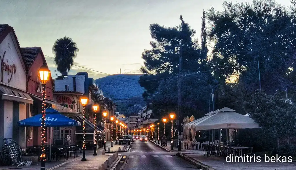 Χριστουγεννιάτικος στολισμός στο Ναύπλιο 2025