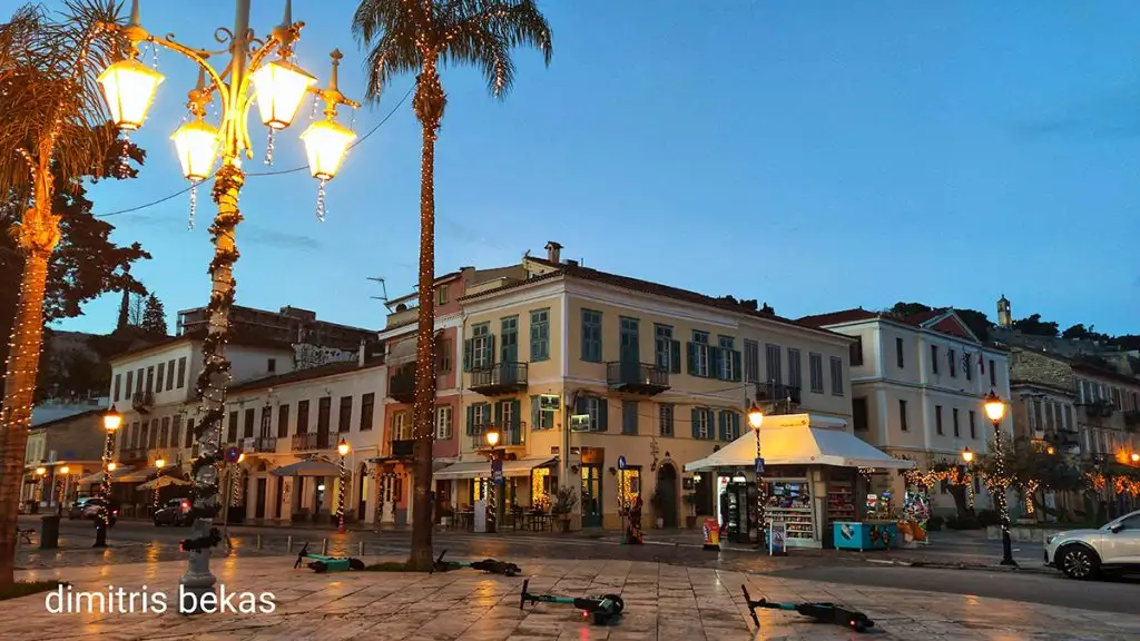 Χριστουγεννιάτικος στολισμός στο Ναύπλιο 2025