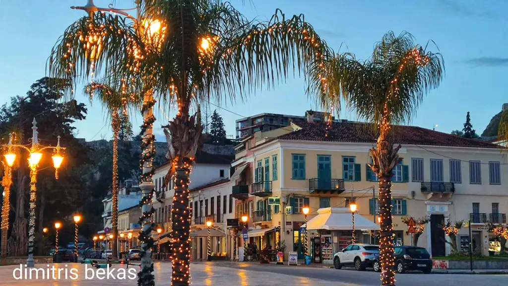 Χριστουγεννιάτικος στολισμός στο Ναύπλιο 2025