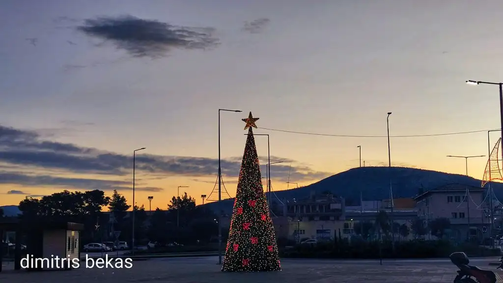 Χριστουγεννιάτικος στολισμός στο Ναύπλιο 2025