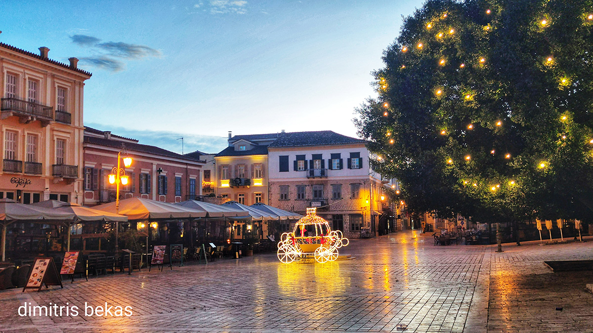 Ναύπλιο: Μια πόλη λουσμένη στο φως – Ο στολισμός που μαγεύει με την πρώτη ματιά