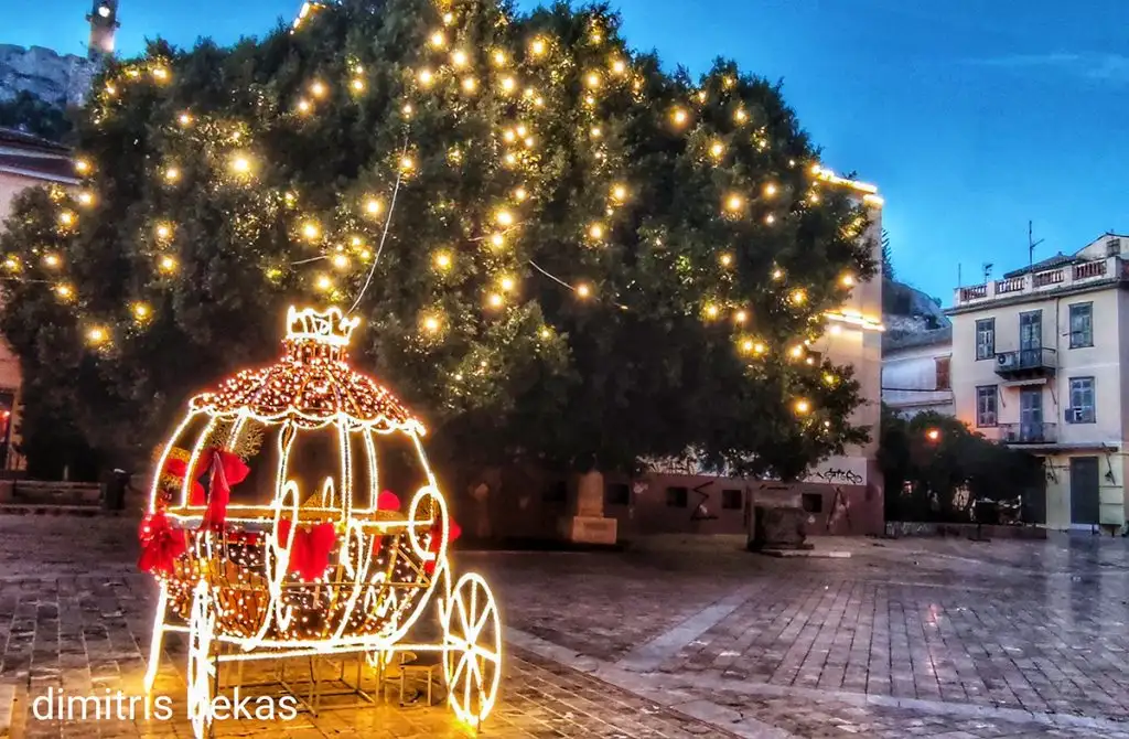 Χριστουγεννιάτικος στολισμός στο Ναύπλιο 2025