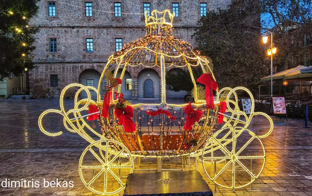 Χριστουγεννιάτικος στολισμός στο Ναύπλιο 2025