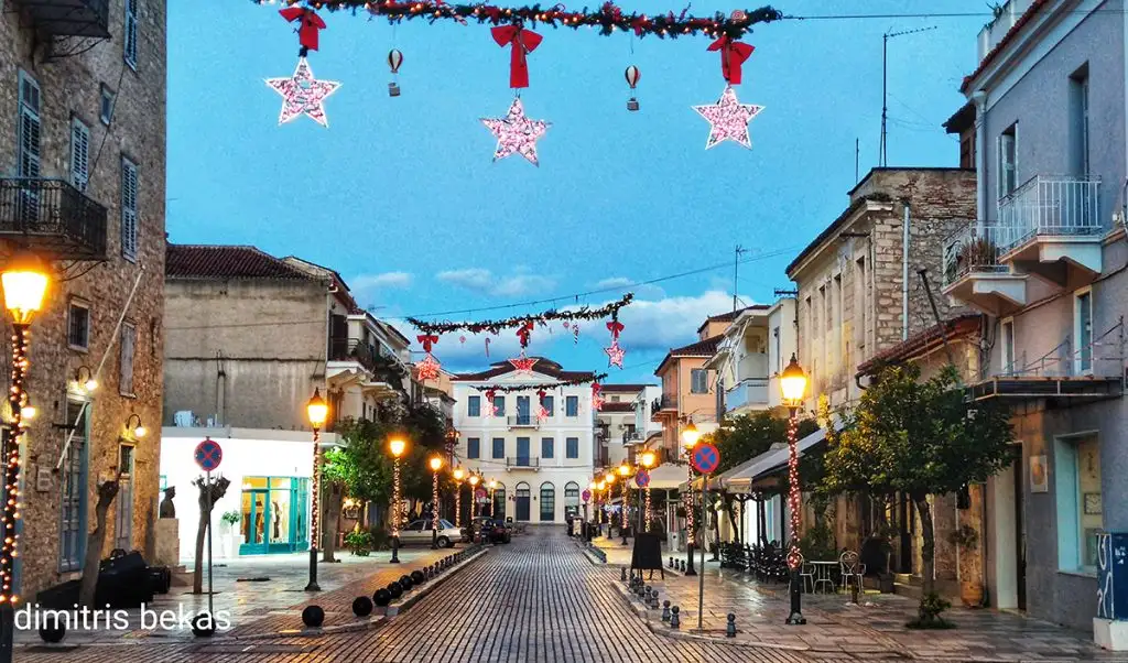 Χριστουγεννιάτικος στολισμός στο Ναύπλιο 2025