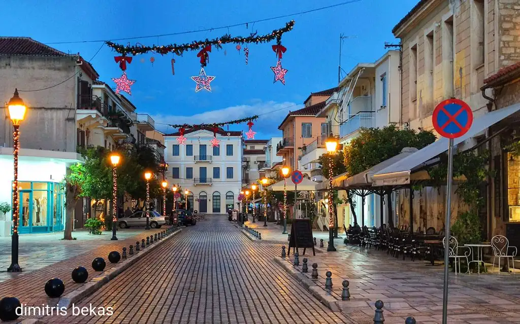 Χριστουγεννιάτικος στολισμός στο Ναύπλιο 2025