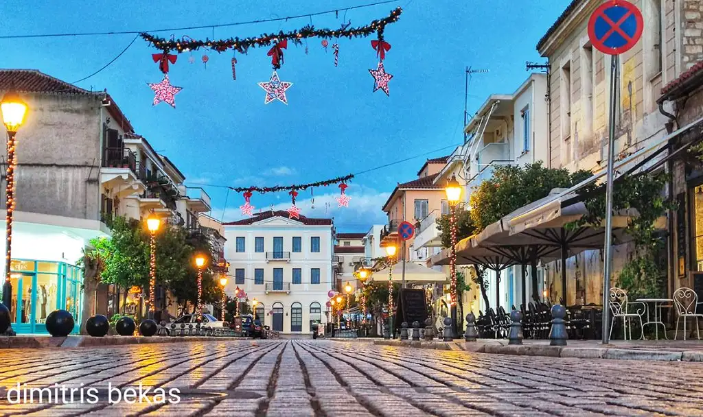 Χριστουγεννιάτικος στολισμός στο Ναύπλιο 2025