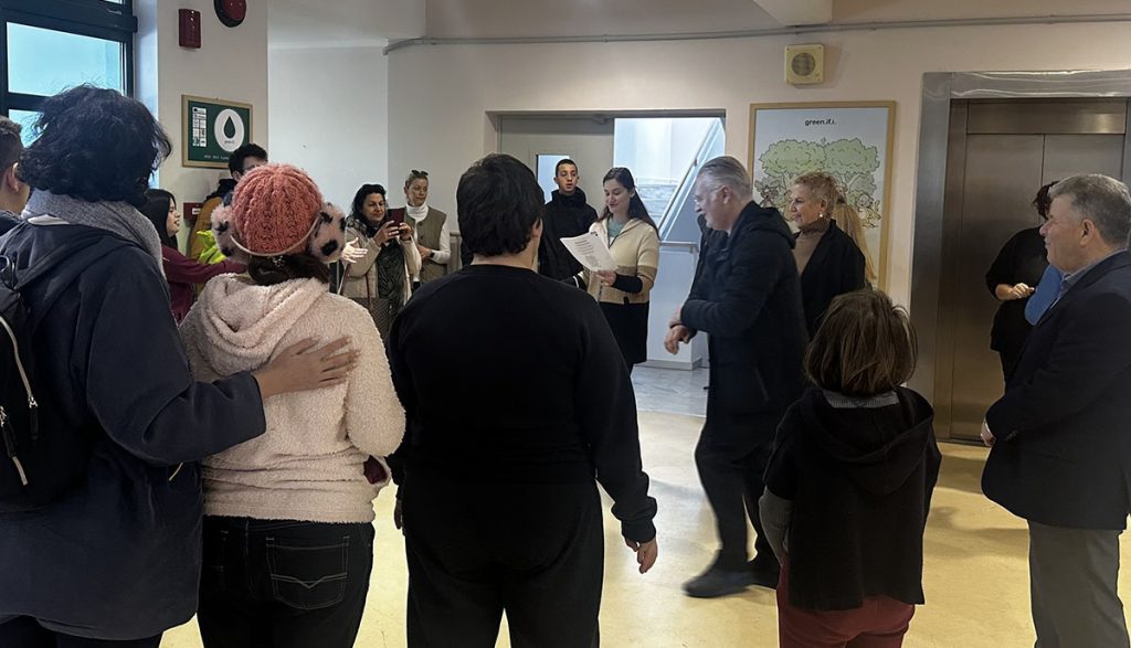 Χριστουγεννιάτικες ευχές και χαμόγελα σε σχολεία Ειδικής Αγωγής και Εκπαίδευσης της Καλαμάτας για τον Περιφερειάρχη Πελοποννήσου