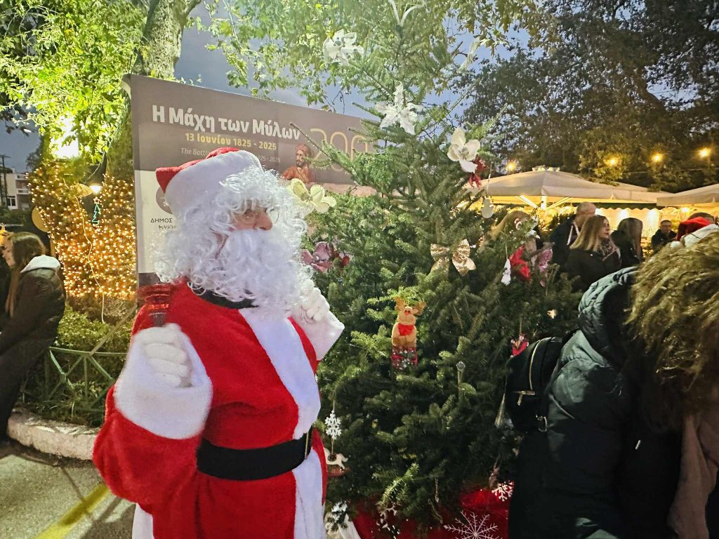 Άναμμα Χριστουγεννιάτικου δέντρου στους Μύλους