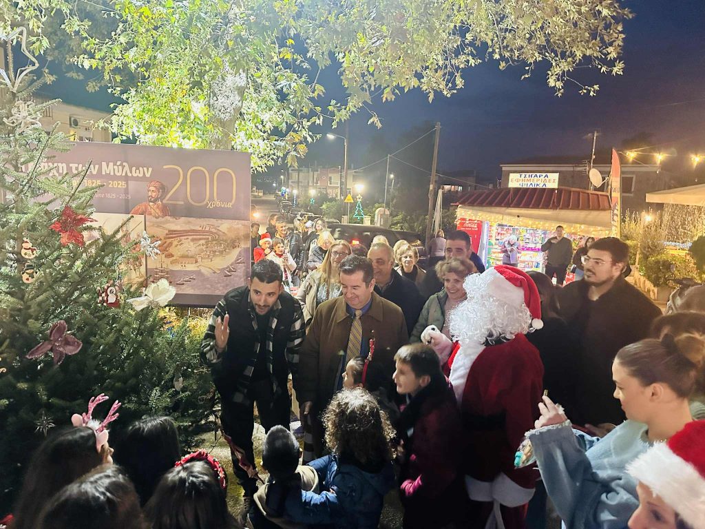 Άναμμα Χριστουγεννιάτικου δέντρου στους Μύλους