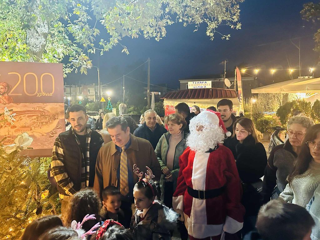 Άναμμα Χριστουγεννιάτικου δέντρου στους Μύλους